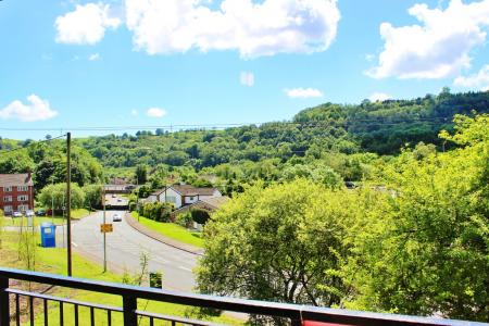 1 bedroom Flat to let in Heol Gruffydd, Rhydyfelin, Pontypridd, CF37