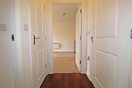 1 bedroom Flat to let in Heol Gruffydd, Rhydyfelin, Pontypridd, CF37