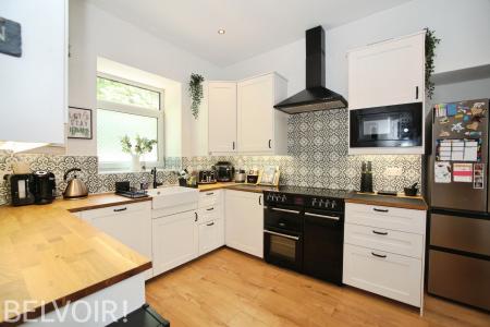 5 bedroom Detached house for sale in Merthyr Road, Pontypridd, CF37