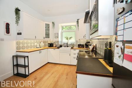 5 bedroom Detached house for sale in Merthyr Road, Pontypridd, CF37