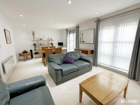 2 bedroom Apartment for sale in Mount Stuart Square, Cardiff Bay, Cardiff, CF10
