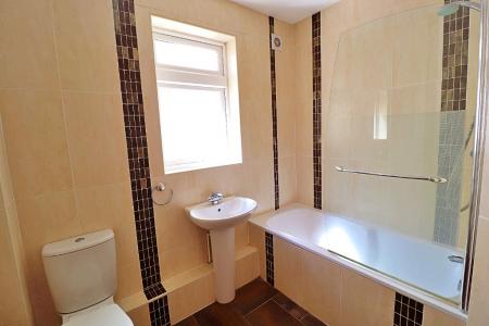 3 bedroom Flat to let in Lake Road East, Roath Park, Cardiff, CF23