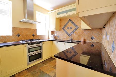 3 bedroom Flat to let in Lake Road East, Roath Park, Cardiff, CF23