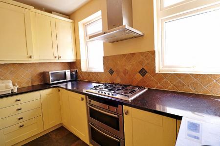 3 bedroom Flat to let in Lake Road East, Roath Park, Cardiff, CF23