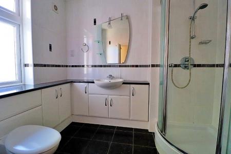 3 bedroom Flat to let in Lake Road East, Roath Park, Cardiff, CF23