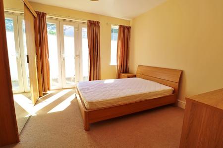 3 bedroom Flat to let in Lake Road East, Roath Park, Cardiff, CF23