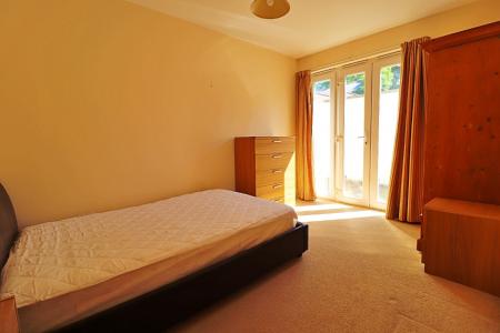 3 bedroom Flat to let in Lake Road East, Roath Park, Cardiff, CF23