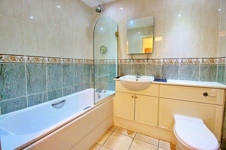 2 bedroom Apartment to let in Mount Stuart Square, Cardiff Bay, Cardiff, CF10