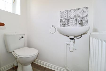 3 bedroom Detached house to let in Rose Walk, Rogerstone, NP10