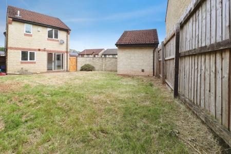 3 bedroom Detached house to let in Rose Walk, Rogerstone, NP10
