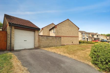 3 bedroom Detached house to let in Rose Walk, Rogerstone, NP10