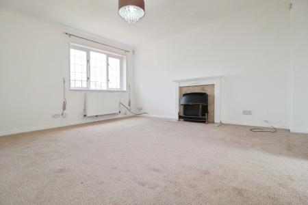 3 bedroom Detached house to let in Rose Walk, Rogerstone, NP10