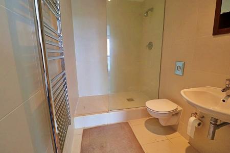2 bedroom Flat to let in Newport Road, Roath, Cardiff, CF24