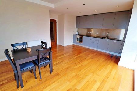 2 bedroom Flat to let in Newport Road, Roath, Cardiff, CF24