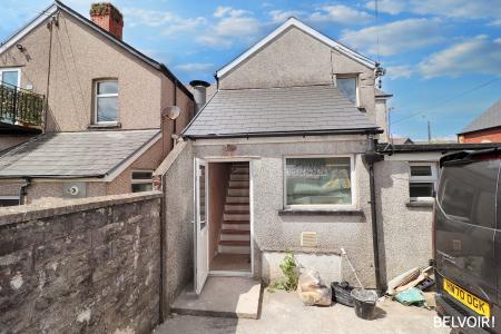 2 bedroom Flat to let in Cowbridge Road, Pontyclun, CF72