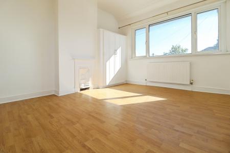 3 bedroom Flat to let in Wentloog Road, Rumney, Cardiff, CF3