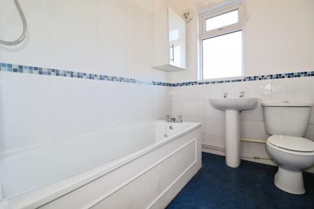 3 bedroom Flat to let in Wentloog Road, Rumney, Cardiff, CF3