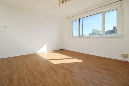 3 bedroom Flat to let in Wentloog Road, Rumney, Cardiff, CF3