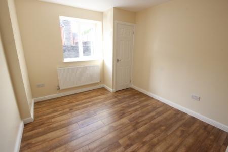 2 bedroom Flat to let in Jenkins Street, Hopkinstown, Pontypridd, CF37