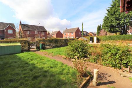 3 bedroom Semi-detached house to let in Pencarn Avenue, Coedkernew, Newport, NP10