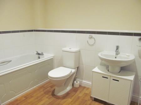 2 bedroom Flat to let in Willow Place, Parkland Village, Carlisle, CA1