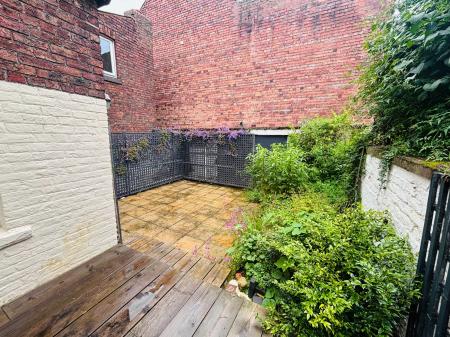 4 bedroom Terraced House to let in Aglionby Street, Carlisle, CA1