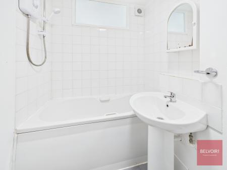 2 bedroom Flat for sale in Lupin Drive, Springfield, Chelmsford, Essex, CM1