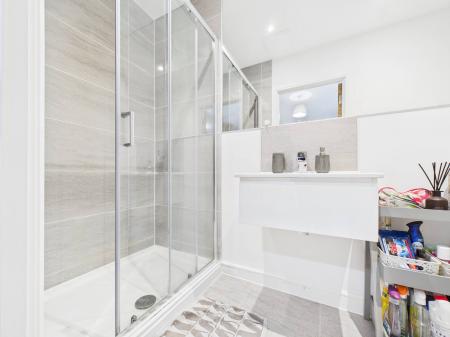 2 bedroom Flat for sale in Railway Street, City Centre, Chelmsford, Essex, CM1