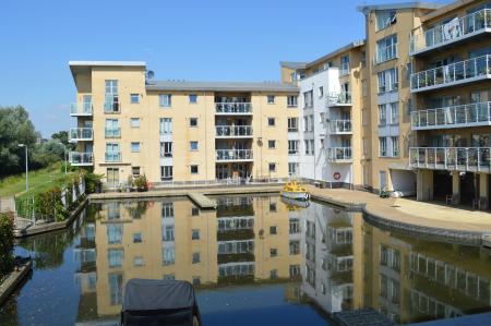 2 bedroom Flat to let in Hill Road South, Chelmsford, Essex, CM2