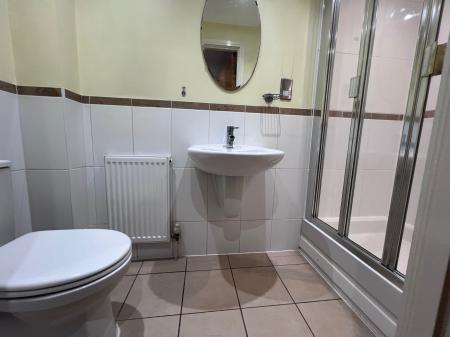 2 bedroom Flat to let in Hill Road South, Chelmsford, Essex, CM2