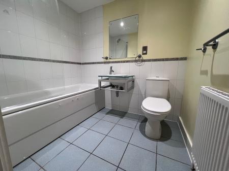2 bedroom Flat to let in Hill Road South, Chelmsford, Essex, CM2