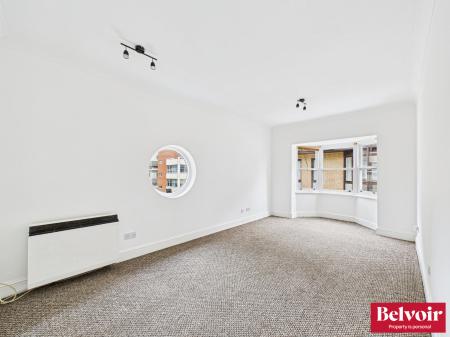 1 bedroom Flat for sale in Cathedral Walk, City Centre, Chelmsford, Essex, CM1