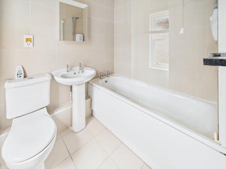 1 bedroom Flat for sale in Cathedral Walk, City Centre, Chelmsford, Essex, CM1