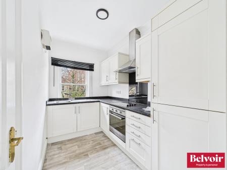 1 bedroom Flat for sale in Cathedral Walk, City Centre, Chelmsford, Essex, CM1