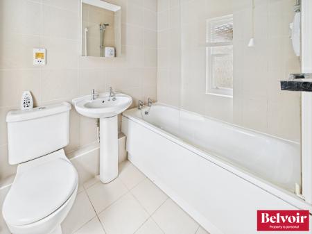 1 bedroom Flat for sale in Cathedral Walk, City Centre, Chelmsford, Essex, CM1