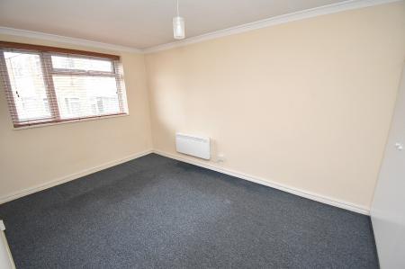 2 bedroom Flat for sale in Haig Court, Moulsham, Chelmsford, Essex, CM2