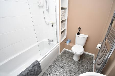 2 bedroom Flat for sale in Haig Court, Moulsham, Chelmsford, Essex, CM2