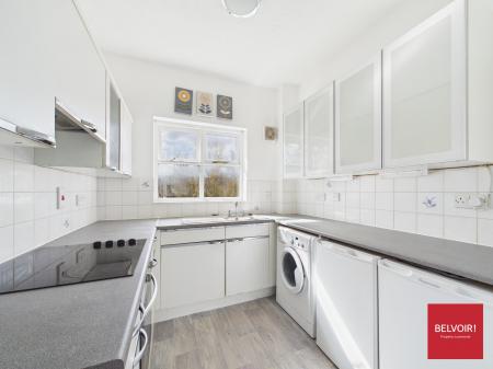 1 bedroom Flat for sale in Stapleford Close, Chelmsford, Essex, CM2