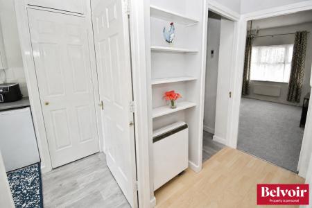 1 bedroom Flat for sale in Stapleford Close, Chelmsford, Essex, CM2