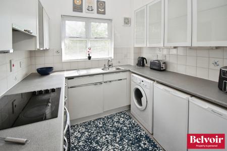 1 bedroom Flat for sale in Stapleford Close, Chelmsford, Essex, CM2