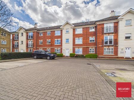1 bedroom Flat for sale in Stapleford Close, Chelmsford, Essex, CM2