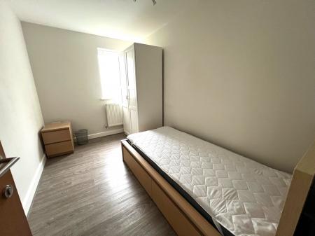 3 bedroom Flat to let in Pentland Avenue, Broomfield, Chelmsford, Essex, CM1