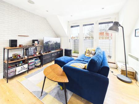 2 bedroom Flat for sale in Cathedral Walk, City Centre, Chelmsford, Essex, CM1