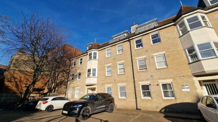 2 bedroom Flat for sale in Cathedral Walk, City Centre, Chelmsford, Essex, CM1