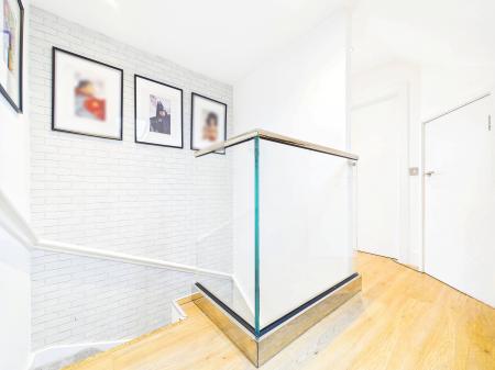 2 bedroom Flat for sale in Cathedral Walk, City Centre, Chelmsford, Essex, CM1