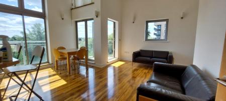 2 bedroom Flat for sale in Hill Road South, Chelmsford, Essex, CM2