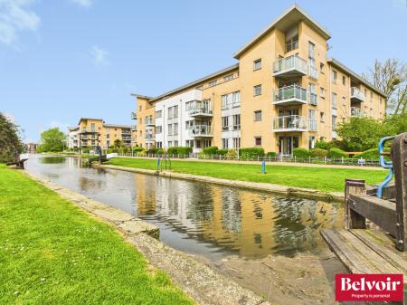 2 bedroom Flat for sale in Hill Road South, Chelmsford, Essex, CM2