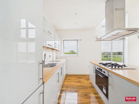 2 bedroom Flat for sale in Hill Road South, Chelmsford, Essex, CM2