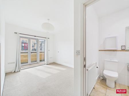 2 bedroom Flat for sale in Hill Road South, Chelmsford, Essex, CM2