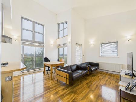 2 bedroom Flat for sale in Hill Road South, Chelmsford, Essex, CM2